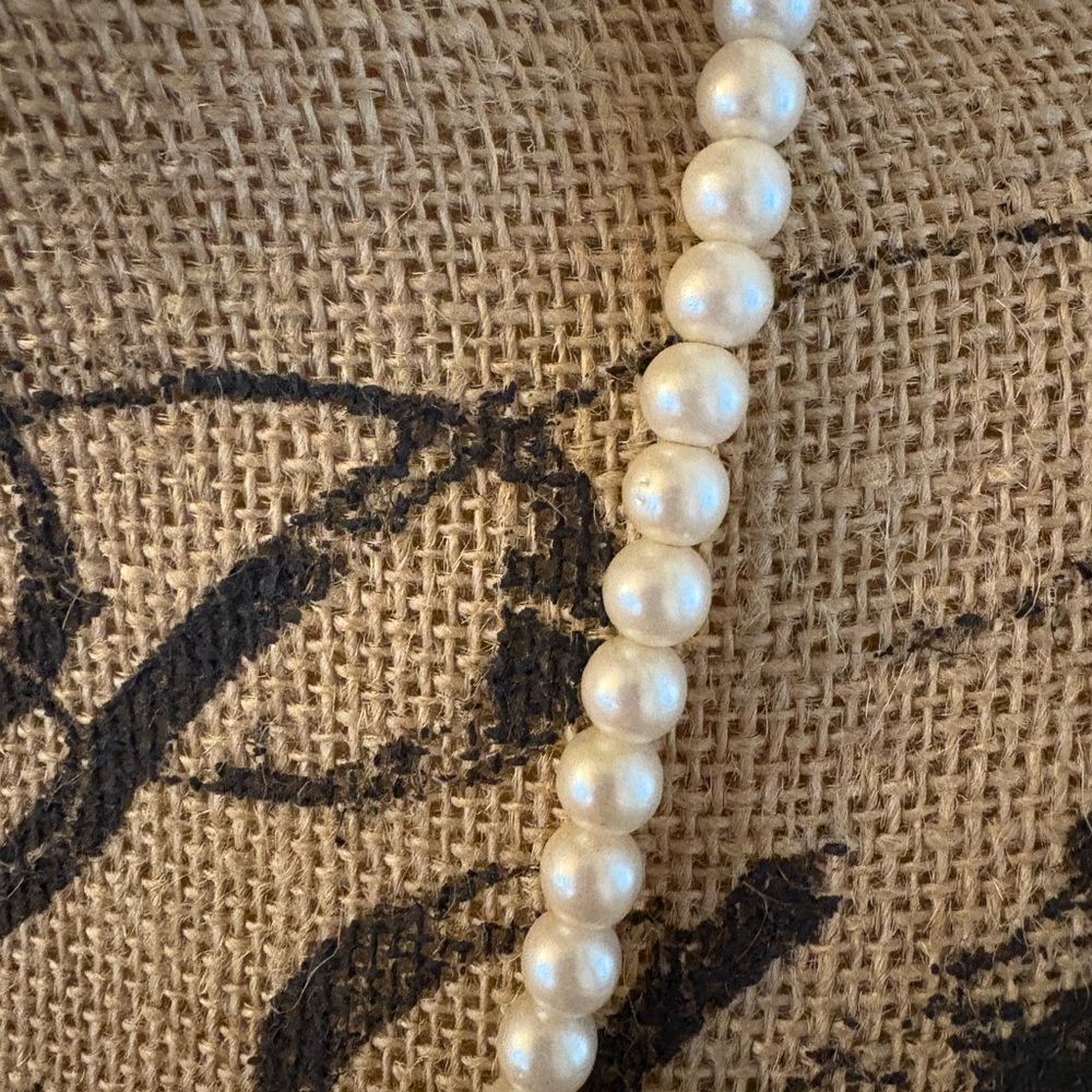 Vintage Cream Elegant Beautiful Pearl Necklace 26” Great Graduation Gift!! - Picture 4 of 5